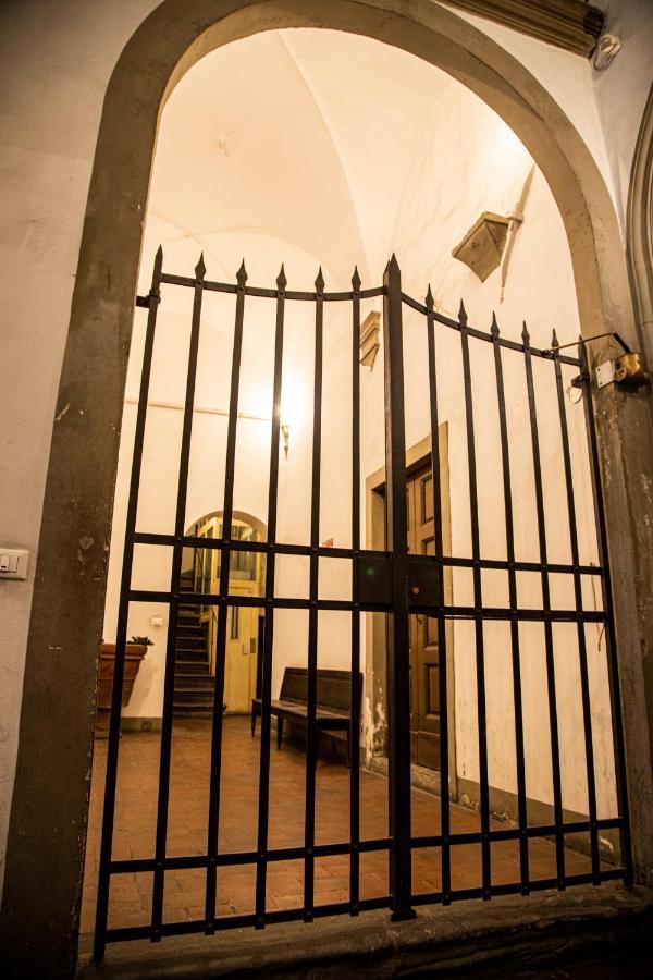 شقة Studio In Tornabuoni Within A Renaissance Building فلورنس المظهر الخارجي الصورة